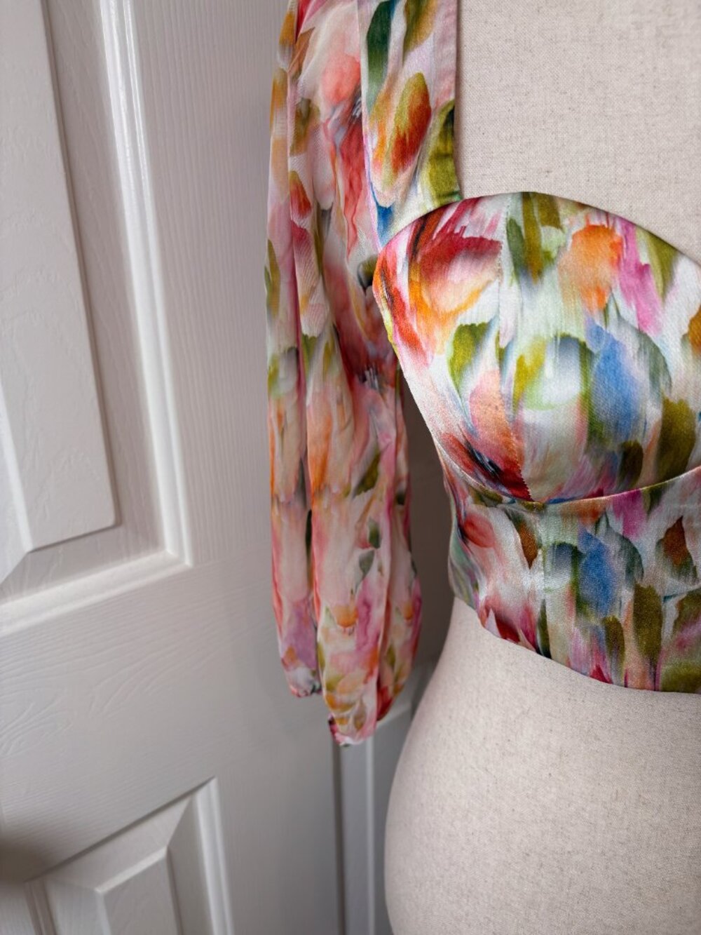 Marciano Guess Pink White Watercolor Satin Bustier Crop Top Sheer Sleeve Size 2 - Picture 5 of 10